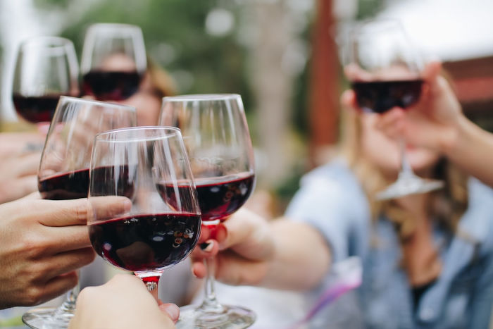Naudinga ar visgi žalinga gerti vyną? | rinkiskultura.lt
